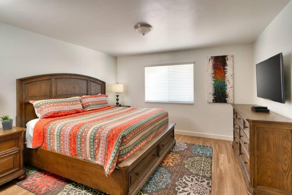 6H Spacious Redcliff Condo, Pool & Hot Tub Moab Exterior photo
