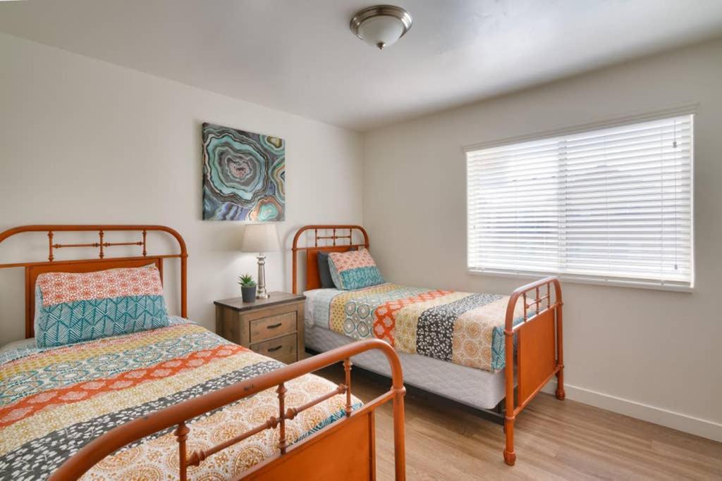 6H Spacious Redcliff Condo, Pool & Hot Tub Moab Exterior photo