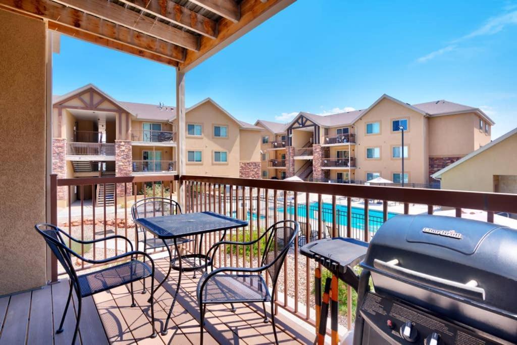 6H Spacious Redcliff Condo, Pool & Hot Tub Moab Exterior photo