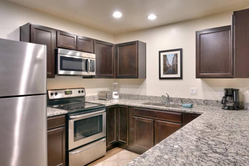 6H Spacious Redcliff Condo, Pool & Hot Tub Moab Exterior photo